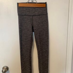Lululemon Heathered black/white Wunder Under Leggings Size 4